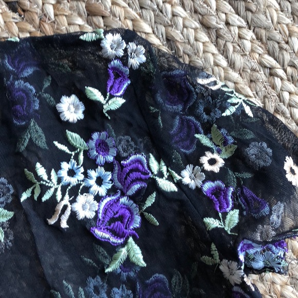 Sheer Floral Crop Top - Picture 4 of 4